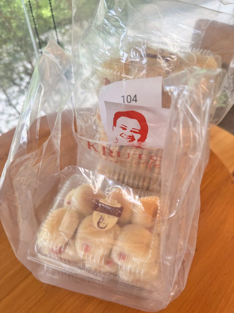 ขนมปังแลบลิ้น