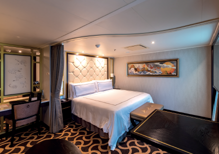 PA L A C E D E L U X E S U I T E